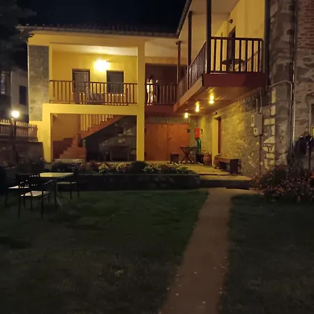 Traditional Vrigiis Maison d'hôtes